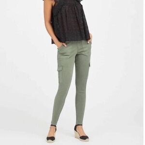 Spanx Stretch Twill Ankle Cargo Pant XS light green